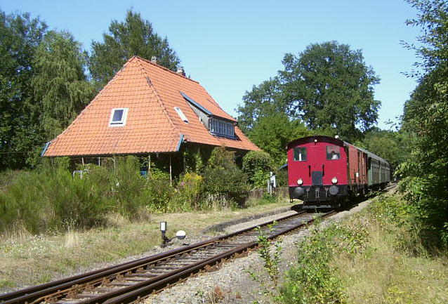 AVL: DL 00601 mit Sonderzug vom Heideblütenfest im Bahnhof Soderstorf